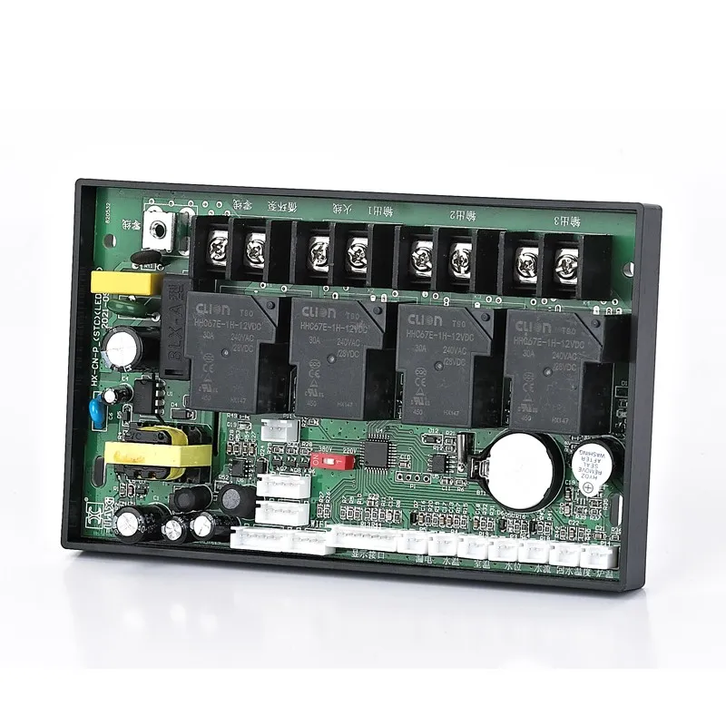 ¿Cuál es la función principal de un controlador de caldera de calefacción eléctrica?